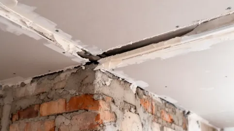 jak wykończyć połączenie sufitu ze ścianą